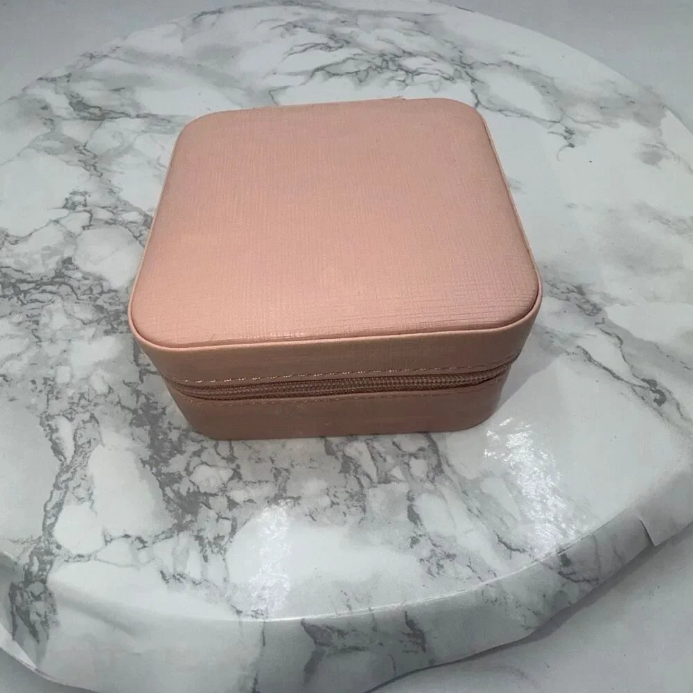 VLANDO Light Pink Faux Leather Travel Jewelry Case